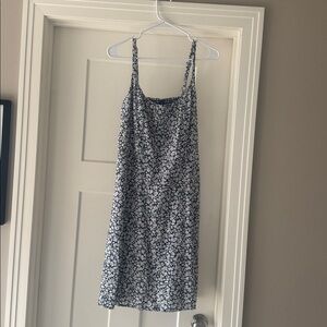 Old Navy beautiful Navy and White Floral Dress